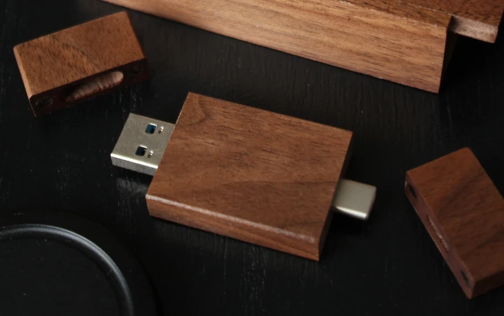 Personalised Wooden rectangular wedding USB-A and USB-C 32GB or 64GB capacity